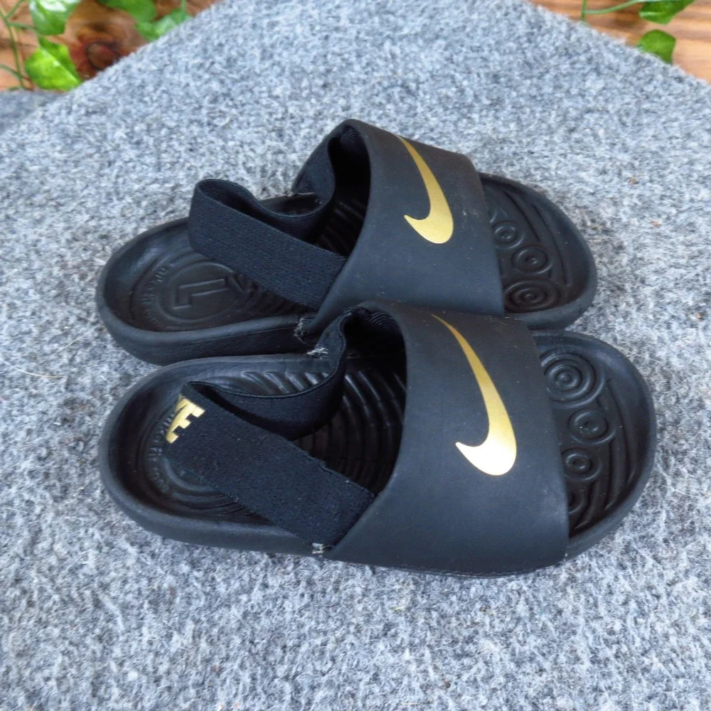 Nike Kawa Toddler Slide Sandals Sz 7C Athletic Beach Pool Black Gold 819094-003